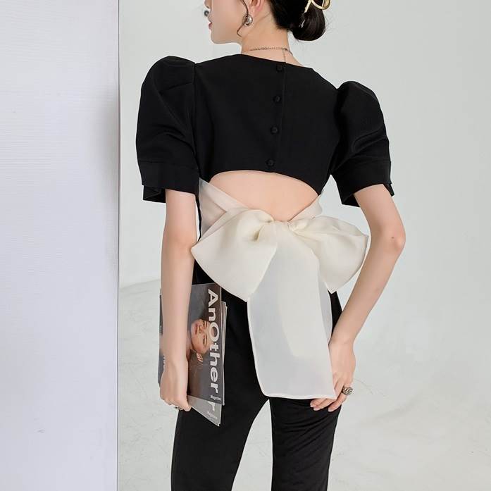 ブラウス シャツ トップス カットソー スクエアネック ストレート レディース かわいい 大人可愛い きれいめ こなれ感 シンプル カジュアル 主役級 存在感 個性的 韓国 オルチャン デート お出かけ ブラウス プルオーバー ミディアム丈 エレガント パフスリーブ