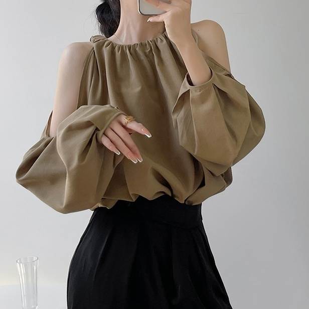 Long-Sleeved - カットソー シャツ ブラウス トップス オフショルダー ミディアム丈 クルーネック レディース かわいい 大人可愛い きれいめ 上品 こなれ感 シンプル カジュアル 主役級 存在感 個性的 韓国 オルチャン デート お出かけ カットソー プルオーバー 伸縮性 肩出し モテ
