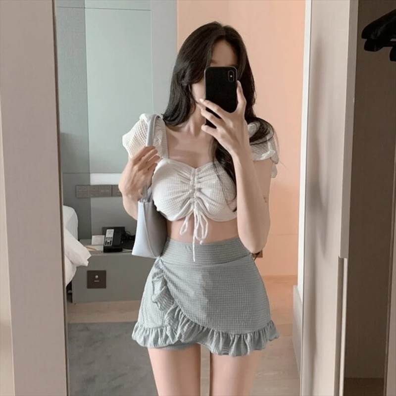 水着 ビキニ スイムウェア レディース フィットネス 体型カバー ショートパンツ 短パン スカパン 三角ビキニ セパレート ノンワイヤー パッド付き 半袖 リボン フリル 伸縮性 セット 上下セット かわいい 大人可愛い カジュアル 大人っぽい お 韓国 オルチャン