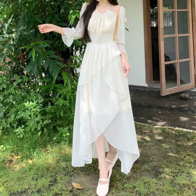 大人可愛い雰囲気漂う、サマードレスワンピース。オープンショルダーやボリューム袖、ハンキングネックなど、トレンドを取り入れたデザインが魅力的です。フェアリー感のある可愛らしい雰囲気が漂う透け感のシフォン素材は、春夏の暑い日にも涼しさを感じさせ...