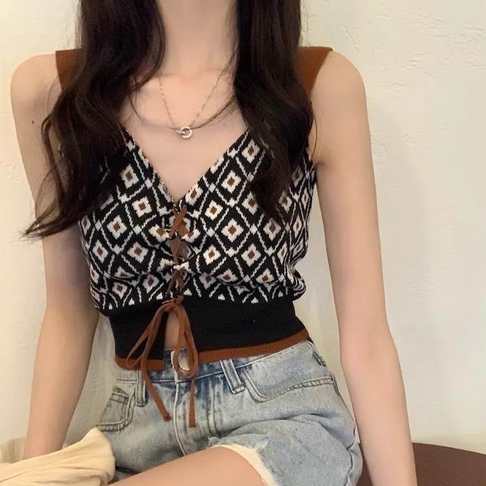 Camisole Knit - ニットキャミソール トップス 二ットソー タンクトップ ストレート レディース かわいい 大人可愛い きれいめ 上品 こなれ感 シンプル カジュアル 主役級 存在感 個性的 韓国 オルチャン デート お出かけ ニットキャミソール プルオーバー クロップド丈 Vネック