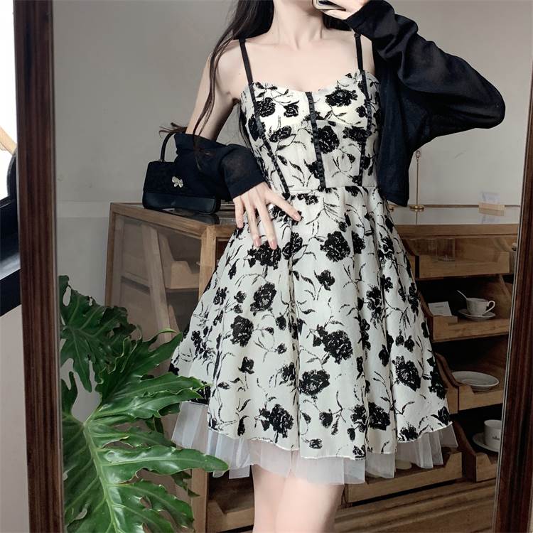 セットアップ キャミソールワンピース スカート カーディガン ウエストマーク レディース かわいい 大人可愛い きれいめ 上品 こなれ感 シンプル カジュアル 主役級 存在感 個性的 韓国 オルチャン デート お出かけ セットアップ Aライン ミニ丈 ショート丈 羽織