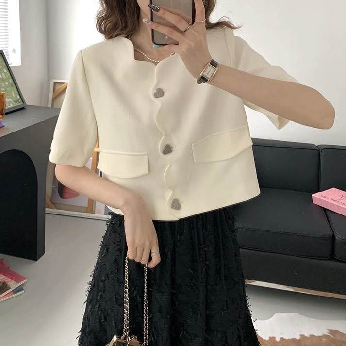 樂天商城 - ノーカラージャケット アウター 上着 羽織 前開き レディース かわいい 大人可愛い きれいめ 上品 こなれ感 シンプル カジュアル 主役級 存在感 個性的 韓国 オルチャン かっこいい デート お出かけ ノーカラージャケット 半袖 ショート丈 Vネック ボタン ポケット