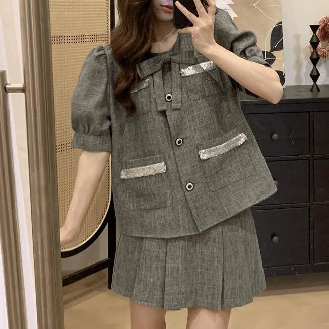 レディース セットアップ トップス 半袖 ラウンドネック ボタン 前開き リボン ポケット スカート ショート丈 Aライン 2点セット 上下セット スリム 細身 きれいめ 上品 おしゃれ お洒落 大人可愛い 大人女子 かっこいい スタイリッシュ エレ 韓国 オルチャン