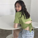 Tシャツ レディース トップス カットソー ショート丈 バックコンシャス バックタイ 後ろ結び クロップド 半袖 アンバランスヘム すっきり スリム ラウンドネック へそ出し 背中見せ シンプル カジュアル セクシー おしゃれ 個性的 夏 デート お出かけ イ 韓国 オルチャン