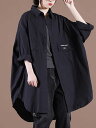 オーバーサイズ ロゴ入り ロング シャツ レディース トップス 丈長 ミディアム 長袖 襟付き 角襟 ポロカラー アシンメトリー ポケット 前開き ボタン かわ...