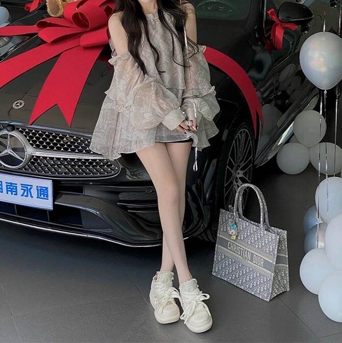 乐天商城 - レディース トップス シャツ 長袖 ラウンドネック フリル 大人可愛い きれいめ シンプル おしゃれ かっこいい ラフ ガーリー クール 都会的 ナチュラル 無地 秋 通勤 デート お出かけ お泊まり イベント 旅行 レストラン 公園 女子会 休日 韓国 オルチャン