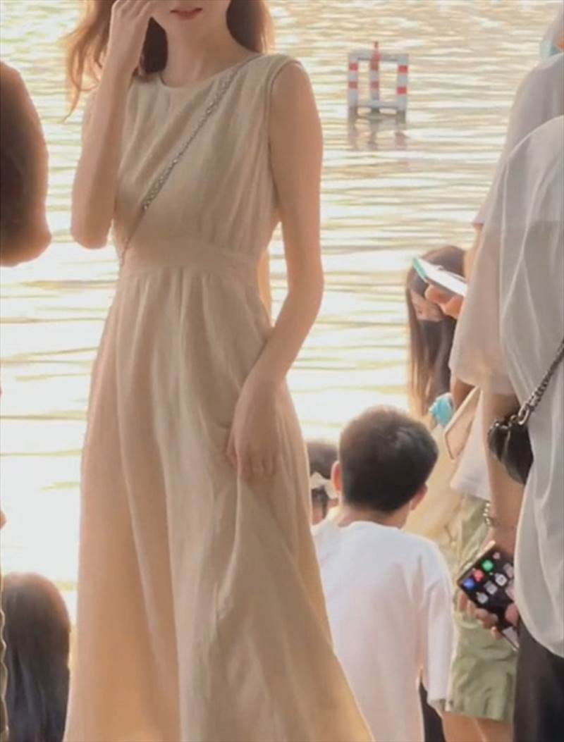 乐天商城 - 背中見せ バックリボン ノースリーブワンピース レディース ワンピース サマーワンピ 膝下 ロング 袖なし ラウンドネック 襟なし Aライン 切り替え ドレープ 背中開き フェミニン リボン バックリボン ハイウエスト かわいい 大人可愛い きれいめ 韓国 オルチャン