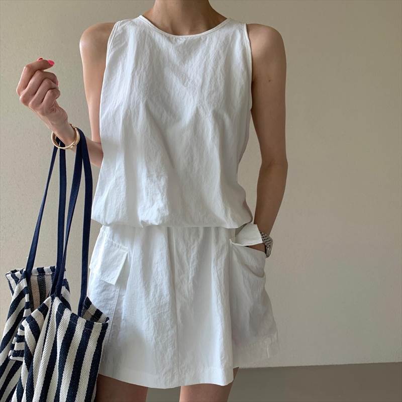 セットアップ カットソー スカパン トップス ボトムス ミニ丈 レディース かわいい 大人可愛い きれいめ 上品 こなれ感 シンプル カジュアル 主役級 存在感 個性的 韓国 オルチャン デート お出かけ セットアップ ノースリーブ ミニスカート ラウンドネック 薄手