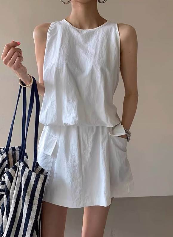 セットアップ カットソー スカパン トップス ボトムス ミニ丈 レディース かわいい 大人可愛い きれいめ 上品 こなれ感 シンプル カジュアル 主役級 存在感 個性的 韓国 オルチャン デート お出かけ セットアップ ノースリーブ ミニスカート ラウンドネック 薄手