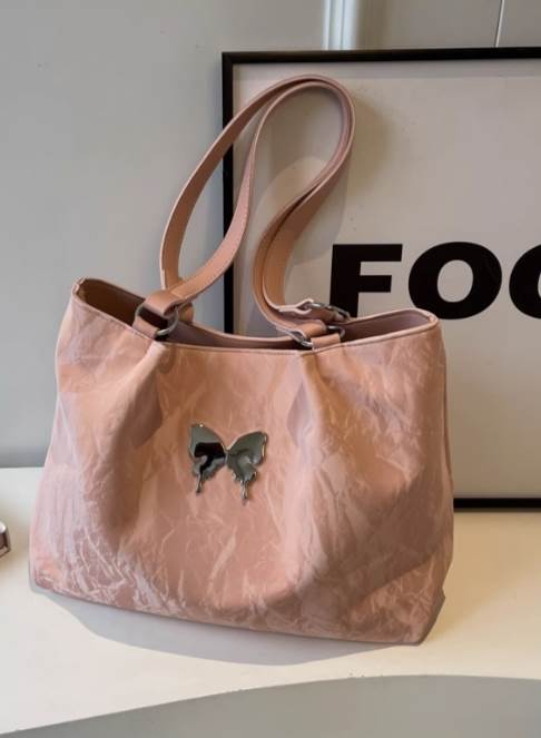 バッグ カバン レディース ショルダー トート マザーズバッグ 肩がけ 手持ち 多収納 自立 四角 ポケット チャーム ファスナー スウェード かわいい ラブリー キュート ガーリー エレガント モダン 華やか 個性的 フェミニン 蝶 通学 デート リゾート 韓国 オルチャン