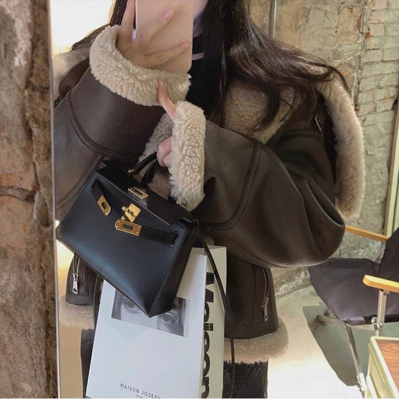 フェイクレザージャケット 裏ボアジャケット レディース アウター コート ジャケット フェイクレザー PU ボア ムートン 裏ボア ショート丈 裏ボアショートコート オーバーコート ビッグサイズ かわいい 大人可愛い 送料無料 個性的 ジャケット きれいめ 韓国 オルチャン