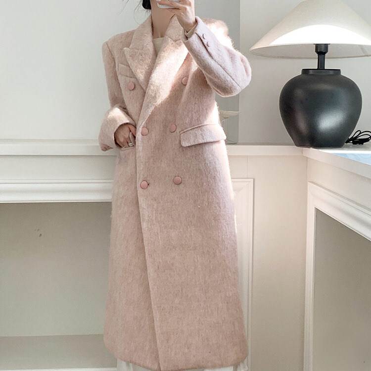 レディース コート アウター 上着 チェスター 羽織 前開き ロングコート ロング 長袖 襟付き オーバーサイズ フェミニン ふわふわ ポケット ダブルボタン かわいい 大人可愛い きれいめ シンプル カジュアル 上品 おしゃれ こなれ感 ガーリー エレガント 存在感 抜け感