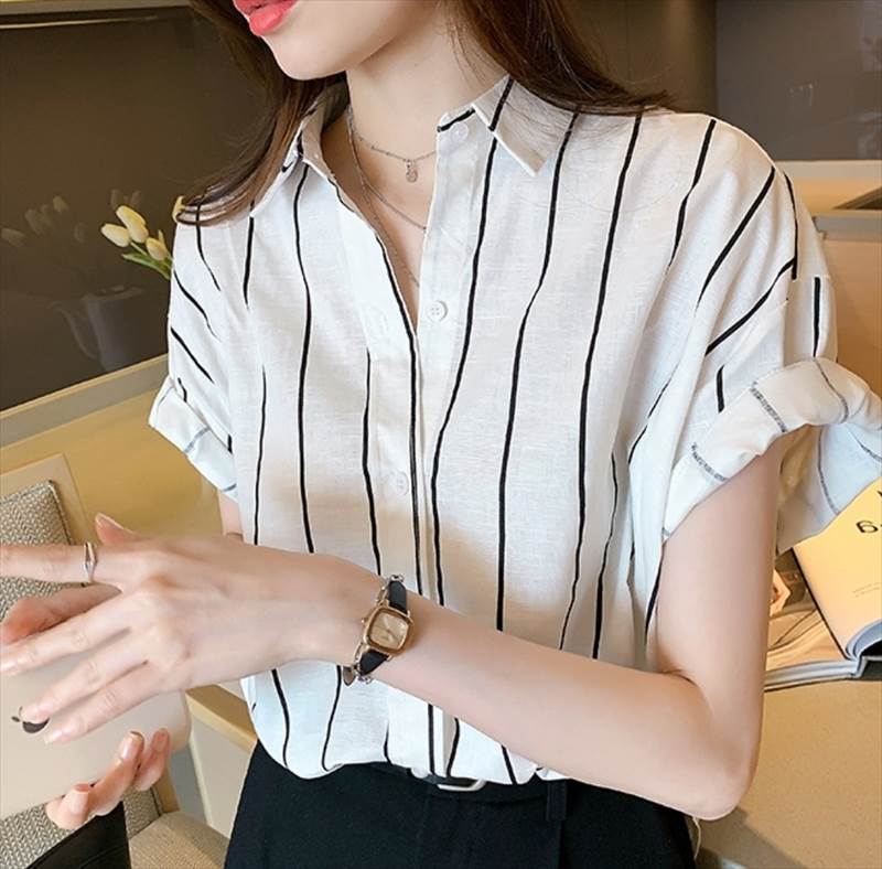 乐天商城 - ストライプ柄 ルーズ 半袖 シャツ レディース トップス 丈長 ミディアム 半袖 ドロップショルダー 襟付き 角襟 ポロカラー 前開き ボタン バイカラー かわいい 大人可愛い きれいめ シンプル カジュアル おしゃれ こなれ感 マニッシュ ルーズ ストライプ 春 夏 秋 ママ