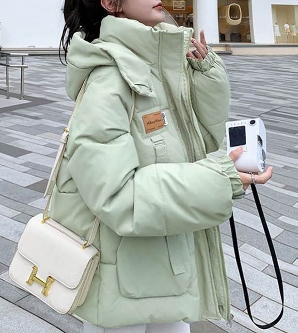 樂天商城 - フード付き 長袖 ダウンジャケット レディース ジャケット アウター 上着 羽織 丈長 ミディアム 長袖 フード ファスナー ポケット 前開き ボタン 中綿 かわいい 大人可愛い シンプル カジュアル おしゃれ ルーズ 無地 春 秋 冬 ママ 通勤 学生 学校 通学 デート