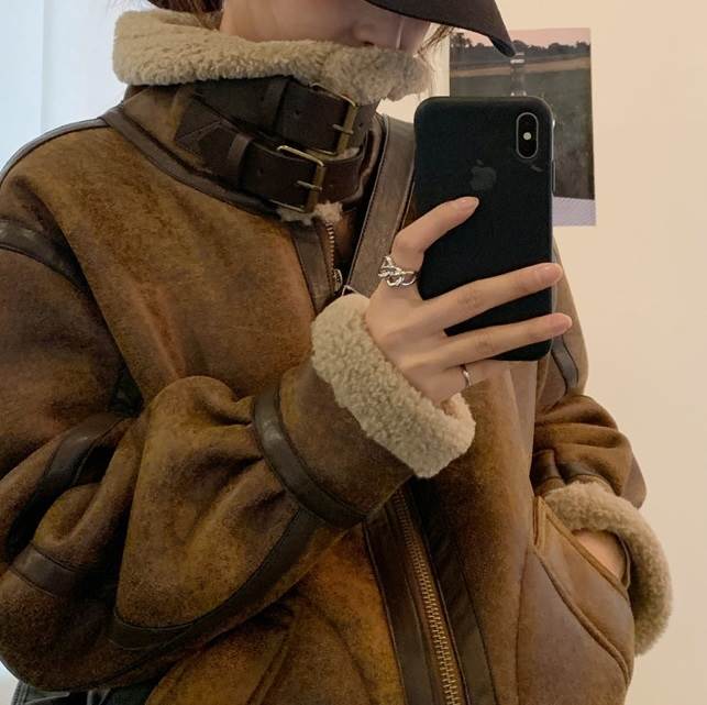 ふわもこ スタンドカラー ムートンジャケット レディース トップス ジャケット アウター 上着 羽織 ミディアム 長袖 襟付き ベルト もこもこ ふわふわ ファスナー ポケット 前開き ジップアップ ジッパー ボア かわいい 大人可愛い シンプル 韓国 オルチャン
