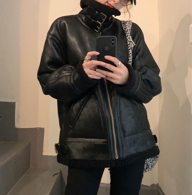 ふわもこ スタンドカラー ムートンジャケット レディース トップス ジャケット アウター 上着 羽織 ミディアム 長袖 襟付き ベルト もこもこ ふわふわ ファスナー ポケット 前開き ジップアップ ジッパー ボア かわいい 大人可愛い シンプル 韓国 オルチャン