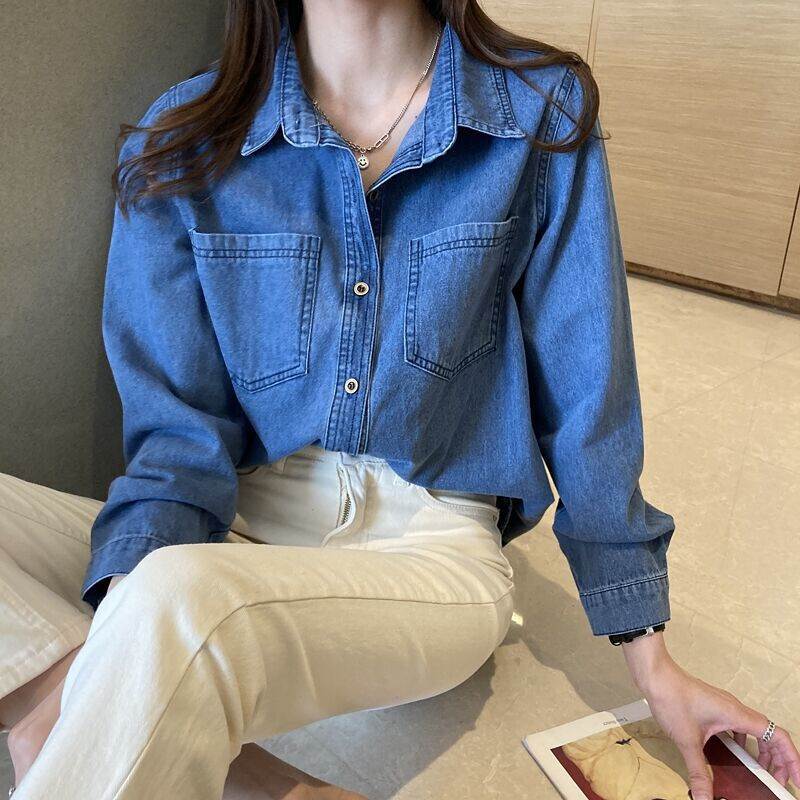 樂天商城 - フロントポケット 長袖 デニムシャツ レディース トップス シャツ 羽織 丈長 ミディアム 長袖 襟付き 角襟 ポロカラー ポケット 前開き ボタン デニム ブルーデニム かわいい 大人可愛い シンプル カジュアル 上品 おしゃれ こなれ感 ルーズ 無地 春 秋 冬 ママ 通勤