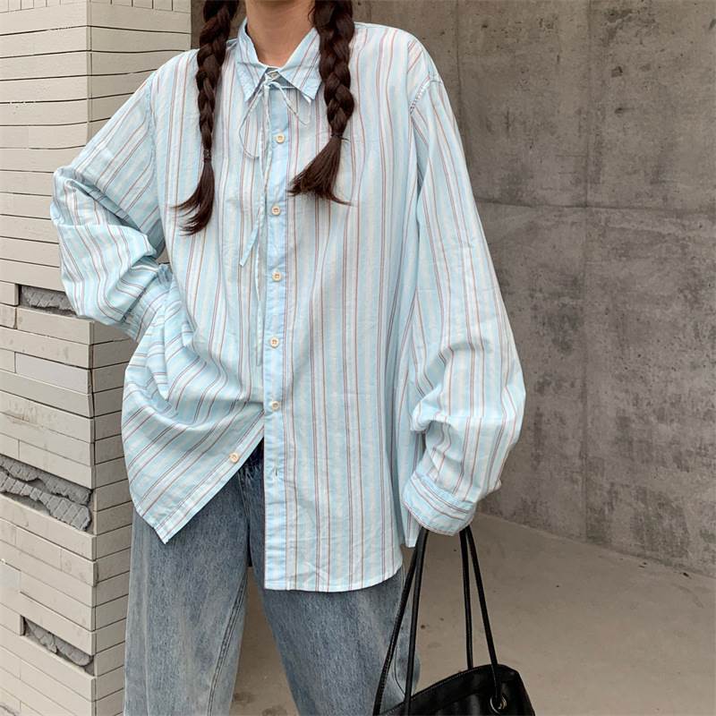 樂天商城 - リボン結び ストライプ柄 長袖 オーバーシャツ レディース トップス シャツ 羽織 丈長 ミディアム 長袖 襟付き 角襟 ポロカラー リボン 前開き ボタン かわいい 大人可愛い カジュアル おしゃれ こなれ感 ガーリー ルーズ 個性的 存在感 ストライプ 春 秋 冬 ママ 通勤