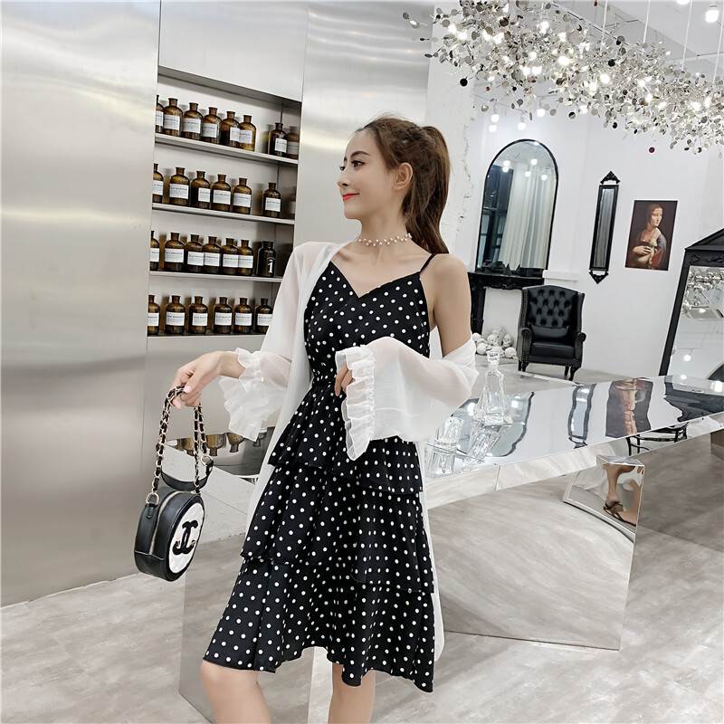 キャミソール ワンピース レディース 人気 通販 セクシー Vネック ドット プリント ミモレ フレア かわいい 大人 春 1代フリル お出かけ 美脚 ミモレ丈 夏 2代 学生 韓国 脚長 キャミ 袖なし 水玉 きれいめ おしゃれ 秋 3代 通学 女子会 黒 白 個性的 韓国 オルチャン 2