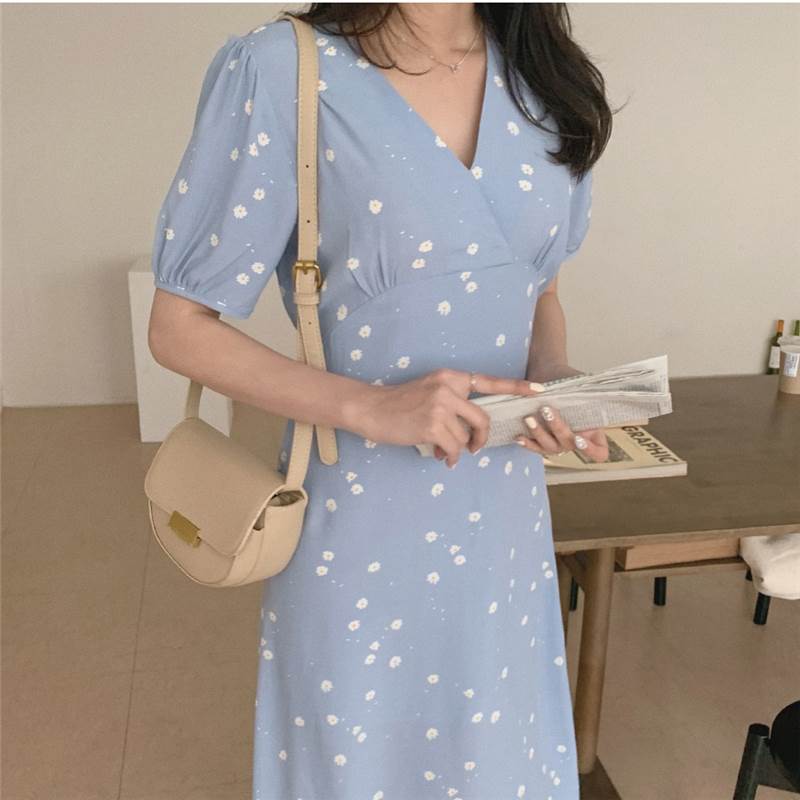 乐天商城 - ワンピース 小花柄 デイジー シフォン ミディ丈 サマーワンピ 半袖 Vネック カシュクール ハイウエスト 切り替え デザイン バックリボン リボン結び Aライン パフ袖 パフスリーブ 大人 フェミニン ラブリー お出かけ デート 旅行 休日 大人女子 レディー 韓国 オルチャン