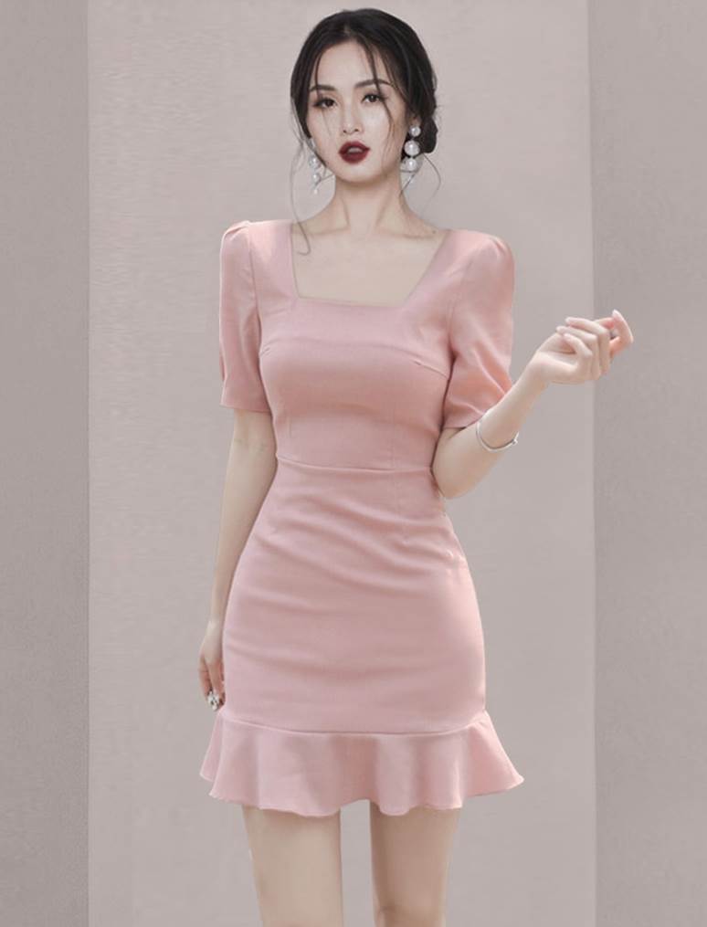 ミニ ドレス レディース ワンピース スクエアネック ショート丈 半袖 タイト スリム フリル 切り替えデザイン スタイルアップ 脚長効果 かわいい 大人 きれいめ シンプル おしゃれ キュート ガーリー お出かけ デート パーティー お呼ばれ 二次会 ピ 韓国 オルチャン