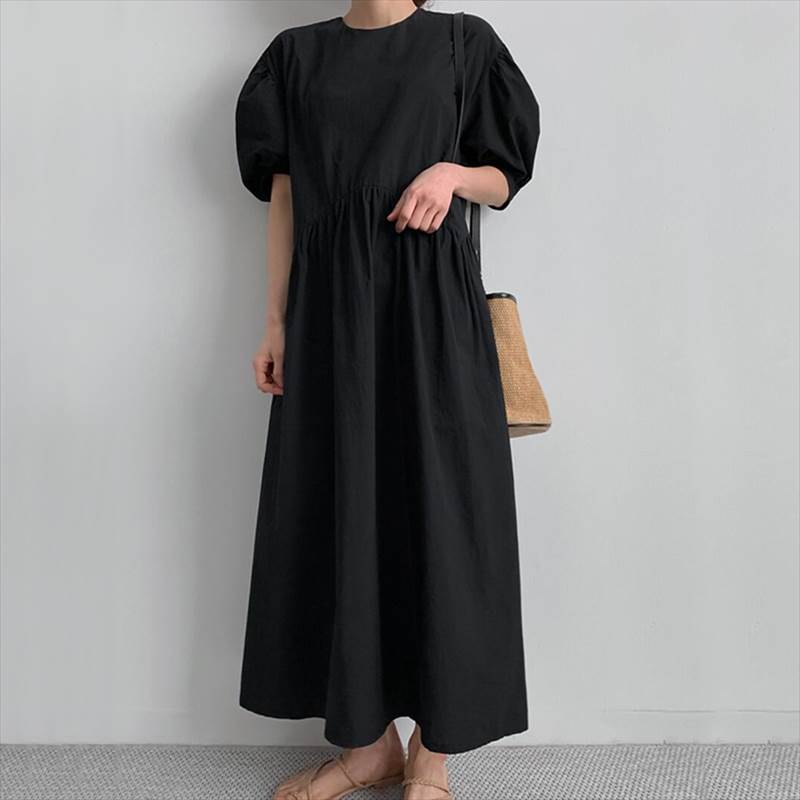 樂天商城 - ワンピース レディース 黒 半袖 パフスリーブ ミモレ丈 ロング丈 春 夏 秋 ゆったり ウエストギャザー 切り替え セミフレア クルーネック ボリュームスリーブ ゆるめ 体型カバー リゾート 大人可愛い カジュアル ナチュラル おしゃれ 上品 ママ お出かけ オルチャン とろみ感