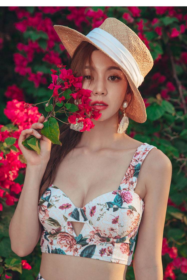 水着 ビキニ レディース ビスチェ 花柄 ハイウエスト 谷間見せ 夏 個性的 盛れる 上下セット 胸部カットアウト バックリボン フラワープリント 太めストラップ 背中見せ 大人 可愛い エレガント フェミニン キュート ガーリー 上品 海 プール ビ 韓国 オルチャン