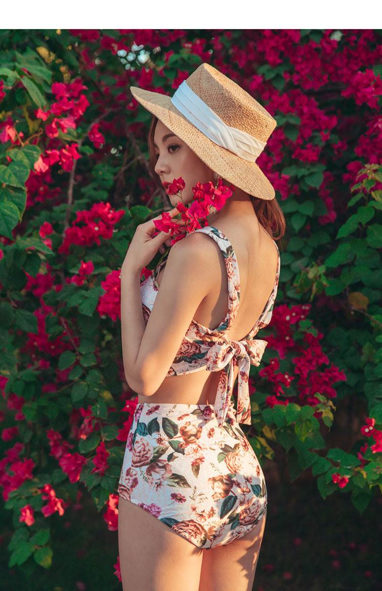 水着 ビキニ レディース ビスチェ 花柄 ハイウエスト 谷間見せ 夏 個性的 盛れる 上下セット 胸部カットアウト バックリボン フラワープリント 太めストラップ 背中見せ 大人 可愛い エレガント フェミニン キュート ガーリー 上品 海 プール ビ 韓国 オルチャン