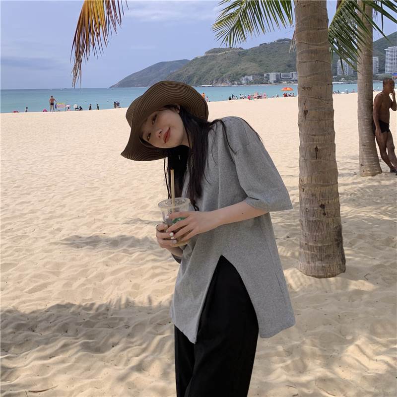 樂天商城 - レディース Tシャツ 人気 通販 おすすめ 無地 半袖 クルー ラウンド ネック ビッグサイズ チュニック丈 サイドスリット プルオーバー カラバリ トップス 春 夏 大人 可愛い きれいめ 大人女子 シンプル コーデ カジュアル おうち ストリート系 ガーリー ボーイッシュ 白 黒