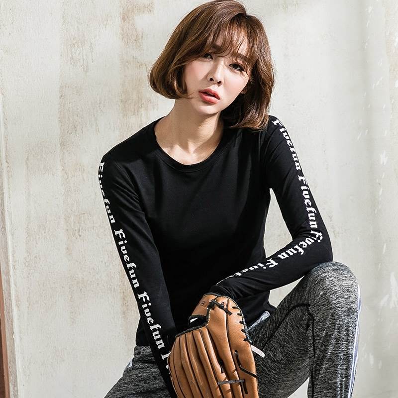 乐天商城 - アームロゴ ロンT レディーストップス ロングTシャツ カットソー 長袖Tシャツ ラウンドネック ショルダーロゴ 綿 シンプル カジュアル かっこいい ラフ メンズライク ボーイッシ 大人可愛い 韓国 オルチャン 個性的 デザイン おしゃれ