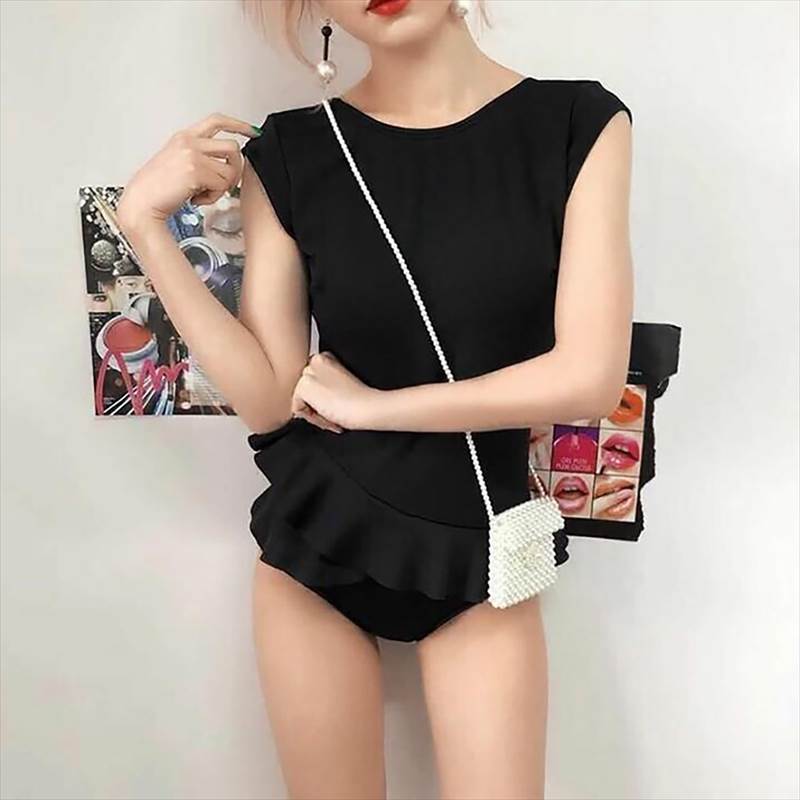 レディース 水着 ワンピース フリル 切り替えデザイン フレンチスリーブ バックシャン バックコンシャス バックオープン 大人 可愛い きれいめ 体系カバー 脚長 美脚 シンプル カジュアル スマート ブラック ワインレッド 夏 海 ビーチ 韓国 オルチ 韓国 オルチャン