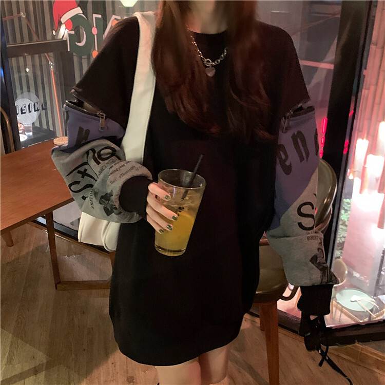 オーバーサイズスウェット トップス トレーナー 袖あり 長袖 萌袖 ラウンドネック ファスナー シンプル カジュアル おしゃれ お洒落 かっこいい こなれ感 ラフ メンズライク ボーイッシュ スポーティー 個性的 無地 春 秋 1代 2代 3代 レディ 韓国 オルチャン