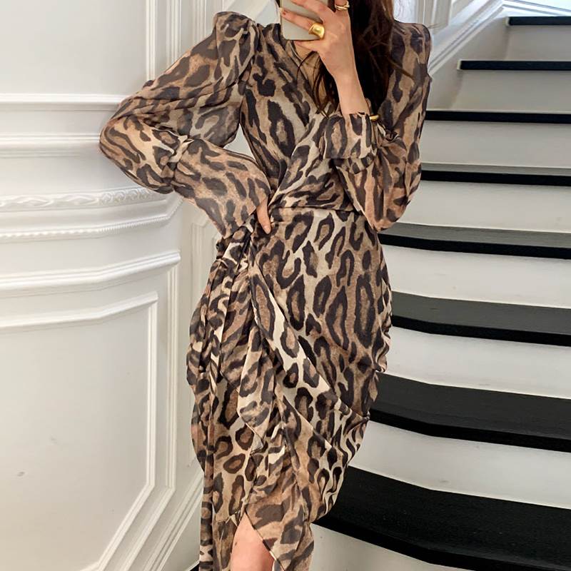 樂天商城 - ワンピース レディース レオパード柄 長袖 カシュクール Vネック リボン ウエストマーク 膝丈 透け感 シフォン 切り替え フリル スリット かわいい 大人 きれいめ エレガント フェ 大人可愛い 韓国 オルチャン 個性的 デザイン おしゃれ
