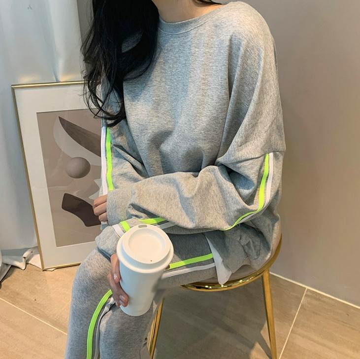 スウェット セットアップ 長袖 レギンス ラウンドネック サイドライン 上下 2点セット 春 秋 ツーピース シンプル ゆったり 動きやすい 大人 カジュアル かっこいい グレー ブラ 大人可愛い 韓国 オルチャン 個性的 デザイン おしゃれ