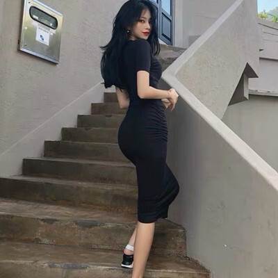 list6654タイトなシルエットがきれいなワンピース！ウエストサイドのギャザーで美ラインを演出してくれます♪ストレッチで動きやすくて着心地ラクチン♪シンプルな中に映える女性らしいメリハリラインが魅力のアイテムです！色展開 ライトグレー／半袖 ブラック/半袖 ホワイト/半袖 グリーン/半袖 イエロー/半袖 ライトグレー/長袖 ブラック/長袖 ホワイト/長袖 グリーン/長袖 イエロー/長袖サイズ S M L XL 2XLサイズ(cm)S /着丈 100 /ヒップ 80 /バスト 78 /ウエスト 63M /着丈 102 /ヒップ 84 /バスト 82 /ウエスト 67L /着丈 104 /ヒップ 88 /バスト 86 /ウエスト 71XL /着丈 106 /ヒップ 92 /バスト 90 /ウエスト 752XL /着丈 108 /ヒップ 96 /バスト 94 /ウエスト 79 《商品について》 ※当ショップは海外からのノーブランド商品になります。 海外製品のため日本商品に比べ品質が劣る場合がございます。 糸のほつれ、多少の汚れやシミ、ファスナーが固い、デザインの若干の違いなどは不良品には該当しませんのでご了承ください。 お手持ちの携帯やPCの画面設定の影響により、実物と色味が異なって見える場合がございます。 ※当ショップはお客様より注文を確認した上でメーカーに発注しておりますので返品、交換は出来かねます。ご了承下さいませ。 《発送について》 お取り寄せ商品のため、ご入金確認後、お届けまでに「10-24日程度」のお時間がかかります。 通常よりもお時間がかかってしまう場合もございます。 欠品や商品の不具合などにより、商品をお届けすることができず、ご注文をキャンセルさせていただく場合もございますのでご了承ください。 ※当ショップの商品はお取り寄せ商品につき、入金確認後メーカーへ発注させて頂きます。 ※メーカーにて在庫切れの場合は、速やかに返金させて頂きます。 《返品についての特約に関する事項》 ご注文確定後、発注後のキャンセルやサイズなどの内容変更は承っておりません。 注文時によくご確認ください 商品に欠陥がある場合を除き、基本的には返品や交換には応じません。 最後までご覧くださり、ありがとうございました。 ウエストギャザータイトワンピース ワンピース ワンピドレス 膝丈 ひざ丈 膝下 袖あり 半袖 長袖 ラウンドネック スリム タイト 細身 Iライン 綿 かわいい 大人可愛い きれいめ シンプル カジュアル 大人 おしゃれ お洒落 大人可愛い 大人女子 こなれ感 ラブリー キュート ガーリー 主役級 存在感 無地 春 夏 秋 10代 20代 30代 レディース 学生 通学 デート お出かけ 公園デビュー 女子会 休日 着回し 普段使い サイズ S M L XL 2XL 白 ホワイト 6654