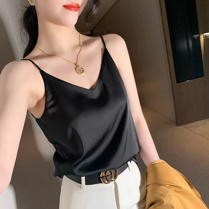 トップス キャミソール タンクトップ 前後 Vネック 袖なし ツヤ感 光沢 シンプル 無地 ゆったり ゆる ルーズ インナー 重ね着 レイヤード コーデ 大人 sexy セクシー 大人可愛い かわいい 可愛い 大人女子 おしゃれ お洒落 通勤 通学 学生 お出かけ デート 旅行 休日