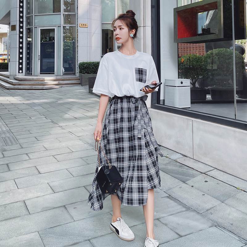 Tシャツ 膝丈スカート セットアップ Tシャツ フレアスカート 膝丈 ひざ丈 袖あり 半袖 ラウンドネック フレア リボン ウエストマーク ウエストリボン 上下セット 2点セット ツーピース かわいい 大人可愛い きれいめ シンプル カジュアル 大人 おしゃれ お洒落