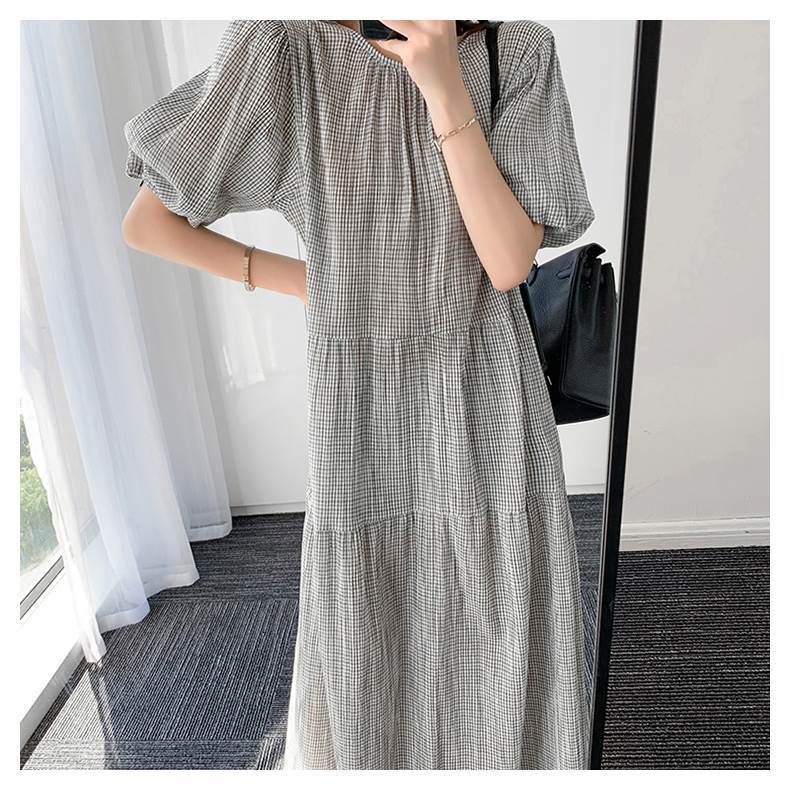 チェック柄半袖ワンピース ワンピース フレアワンピース ロング ロング丈 マキシ マキシ丈 袖あり 半袖 パフスリーブ ラウンドネック フレア マーメイド 綿 麻 リネン かわいい 大人可愛い きれいめ シンプル カジュアル 大人 おしゃれ お洒落 大人可愛い 大人女子