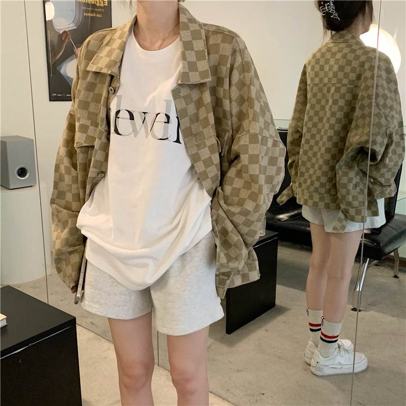 オーバーサイズ チェッカー柄 長袖 シャツ トップス ショート ショート丈 袖あり 襟付き ポケット 前開き かわいい 大人可愛い シンプル カジュアル 大人 おしゃれ お洒落 大人女子 こなれ感 ルーズ 個性的 柄 チェック柄 春 秋 10代 20代 レディース 通勤 学生 通学のサムネイル