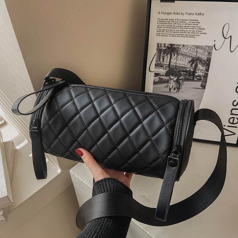 ミニ ショルダー キルティングバッグ バッグ バック カバン かばん 鞄 ショルダーバッグ 斜めがけバッグ 肩がけバック 斜めがけ 斜め掛け 肩がけ 肩掛け 長方形 丸型 ファスナー キルティング かわいい 大人可愛い シンプル カジュアル 大人 おしゃれ お洒落 大人女子