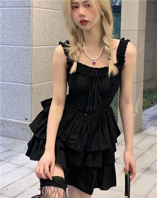 キャミソール ティアードワンピース ワンピース ワンピドレス ミニ ミニ丈 膝上 袖なし ノースリーブ スクエアネック 襟なし スリム タイト 細身 Aライン 切り替えデザイン フリル リボン ハイウエスト 伸縮性 かわいい おしゃれ お洒落 ラブリー キュート ガーリー