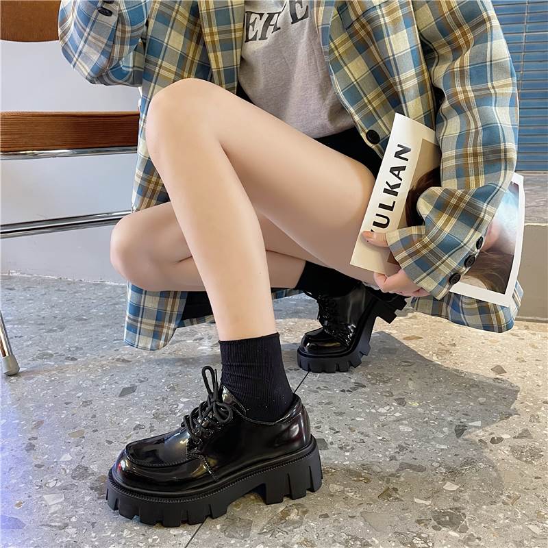 ごつかわ 厚底 レースアップ ローファー シューズ 靴 くつ クツ ヒール 太ヒール チャンキーヒール ラウンドトゥ 歩きやすい 履きやすい 裏ボア 暖かい 脚長 レザー PU かわいい 大人可愛い シンプル カジュアル 大人 おしゃれ お洒落 レトロ 個性的 無地 春 夏 秋 冬