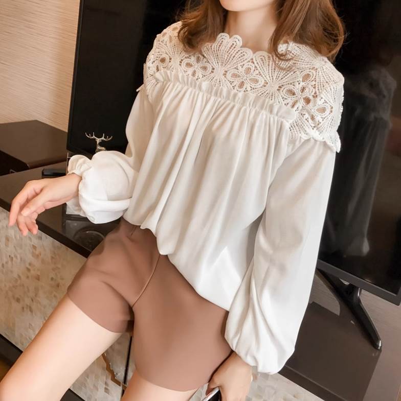 Long-Sleeved - レース切り替えブラウス トップス ブラウス 袖あり 長袖 ラウンドネック レース 切り替えデザイン かわいい 大人可愛い きれいめ シンプル カジュアル 大人 上品 おしゃれ お洒落 大人可愛い 大人女子 こなれ感 キュート ガーリー エレガント モダン 主役級 存在感 無地