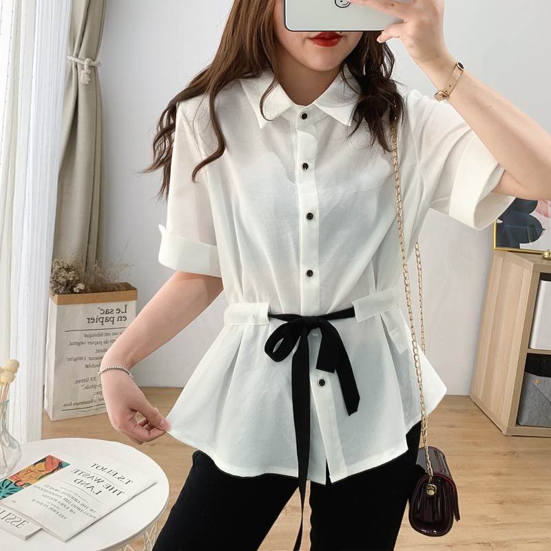 樂天商城 - 半袖シャツ トップス シャツ ブラウス 袖あり 半袖 襟付き ウエストマーク ウエストリボン 前開き かわいい 大人可愛い きれいめ シンプル カジュアル 大人 上品 おしゃれ お洒落 大人可愛い 大人女子 こなれ感 キュート ガーリー エレガント モダン 主役級 存在感 無地