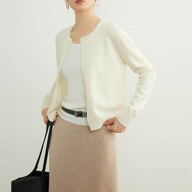 Other - ラウンドネック 長袖 ニットカーディガン レディース トップス ニット カーディガン 羽織 ミディアム 襟なし 前開き ボタン ウール かわいい 大人可愛い きれいめ シンプル カジュアル おしゃれ こなれ感 無地 春 夏 秋 冬 ママ オフィス OL 通勤 学生 学校 通学 デート