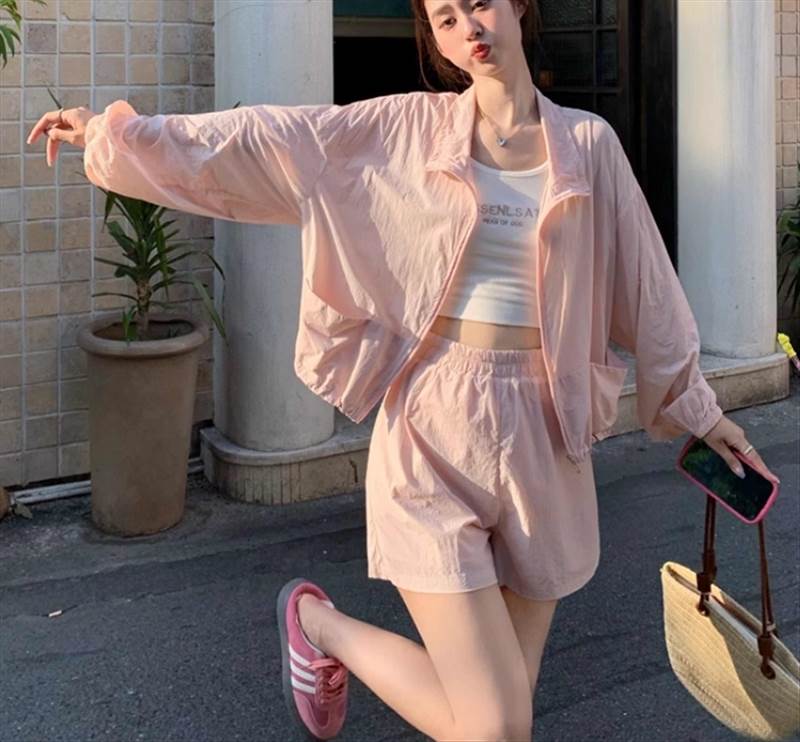 レディース トップス パンツ ショートパンツ セットアップ パーカー 羽織 前開き 長袖 日よけ ワイド 大人可愛い シンプル カジュアル こなれ感 ラフ スポーティー ガーリー 個性的 存在感 抜け感 無地 春 夏 10代 20代 30代