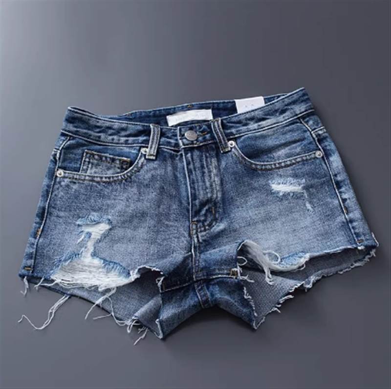 レディース パンツ ボトムス デニム ショート ホットパンツ デニム 大人可愛い シンプル カジュアル おしゃれ かっこいい こなれ感 ラフ メンズライク マニッシュ ボーイッシュ 存在感 無地 春 夏 オールシーズン 10代 20代