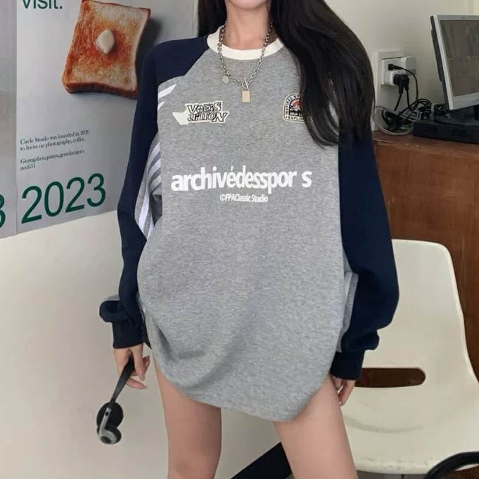 レディース トップス プルオーバー トレーナー スウェット ミディアム丈 長袖 ラウンドネック ストレート オーバーサイズ ストリート アメカジ カジュアル おしゃれ かっこいい レトロ ラフ メンズライク ボーイッシュ スポーティー