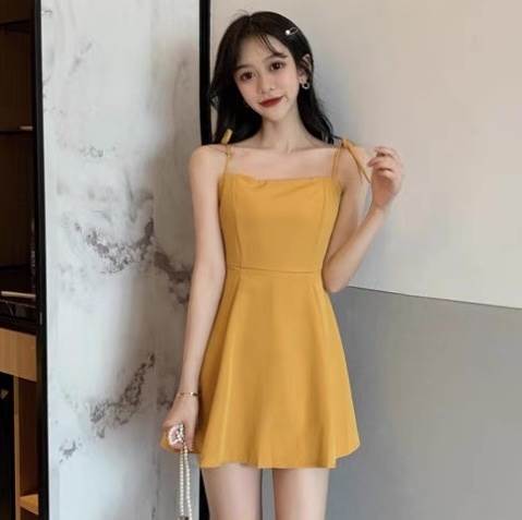 甘め 休日スタイル 夏コーデ レディース ワンピース フレア ミニ ショート 袖なし ノースリーブ スクエアネック Aライン リボン ウエストマーク ハイウエスト かわいい 大人可愛い シンプル カジュアル おしゃれ レトロ こなれ感